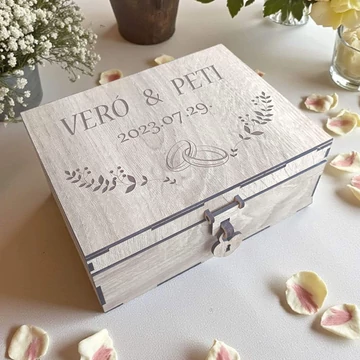 Egyedi gravírozott szülőköszöntő doboz anyáknak